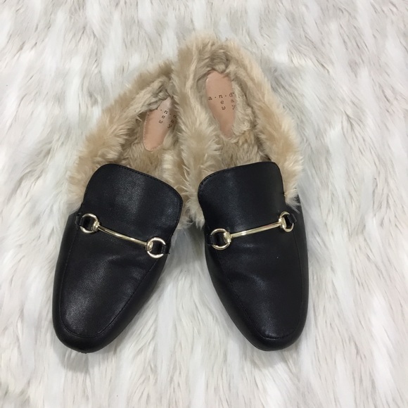 backless loafers with fur